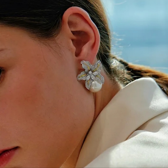 STUNNING orchid flower pearl earrings statement silver gold Crystal stones Stud - Picture 4 of 11